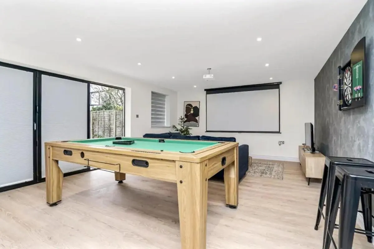 Appartamento Spacious 4-Bed App Near Heathrow, Sleeps 10 Cowley