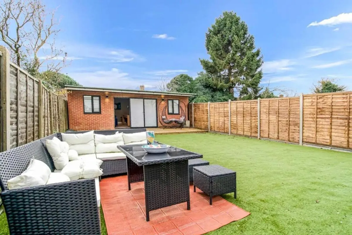 Appartamento Spacious 4-Bed App Near Heathrow, Sleeps 10 Cowley