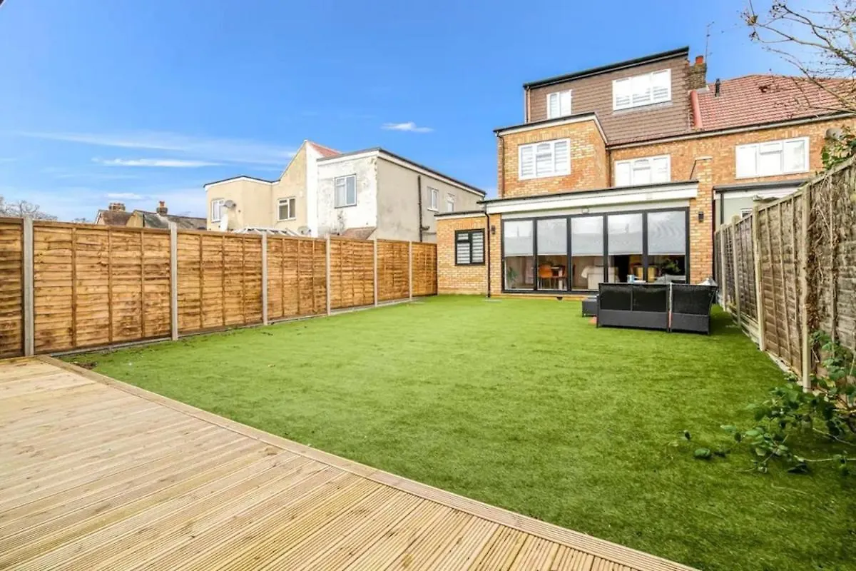 Appartamento Spacious 4-Bed App Near Heathrow, Sleeps 10 Cowley